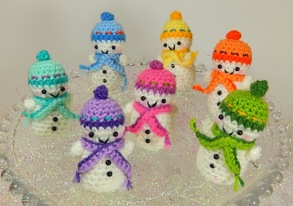 Knitted TeenyTiny Snowman with Pattern