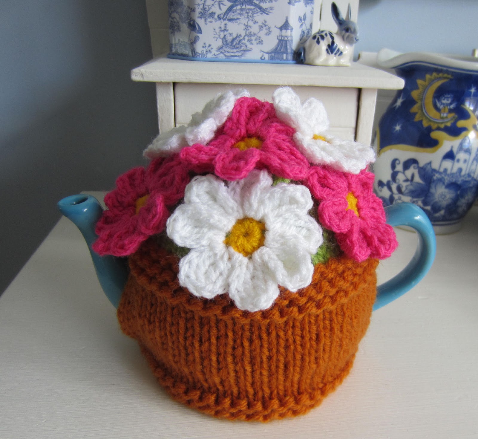 20+ Handmade Tea Cozy with Patterns Page 2 of 3