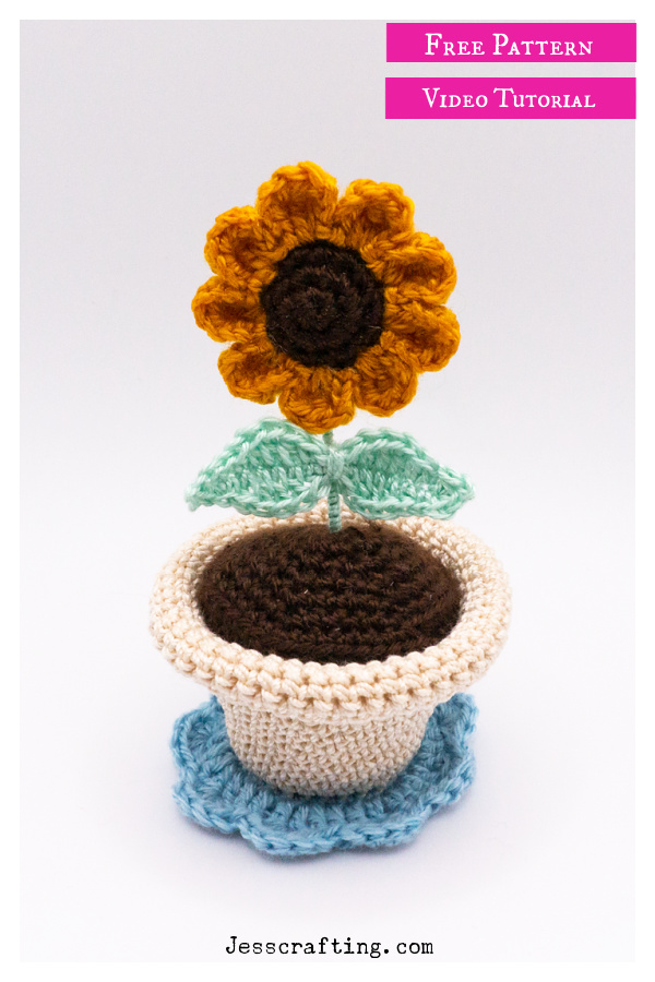 Sunflower Plant Free Crochet Pattern and Video Tutorial