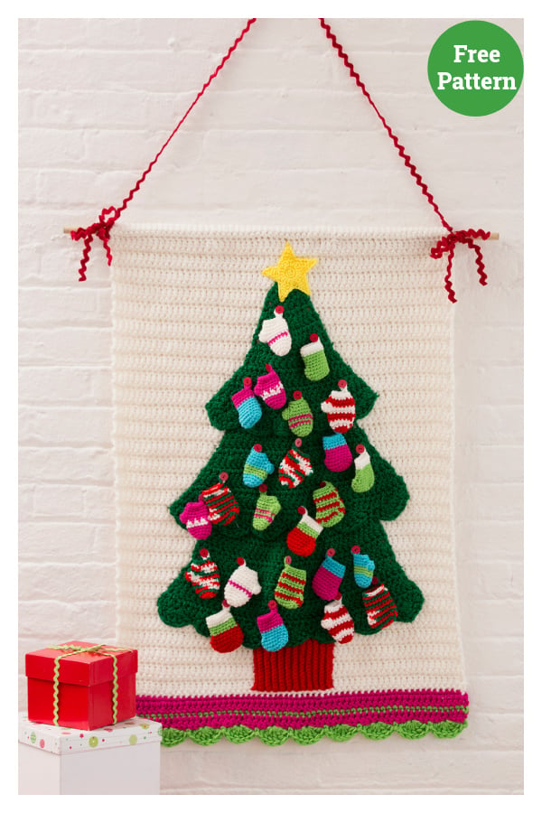 Christmas Tree Wall Hanging Free Crochet Pattern