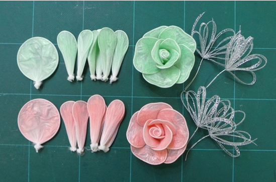 How to DIY Rose Made with Garbage Bag