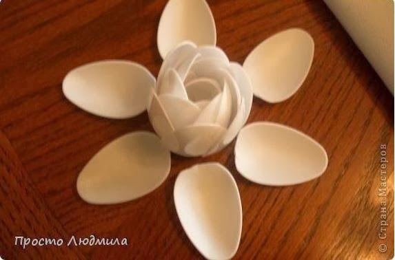 How to DIY Waterlily Flower from Plastic Spoon