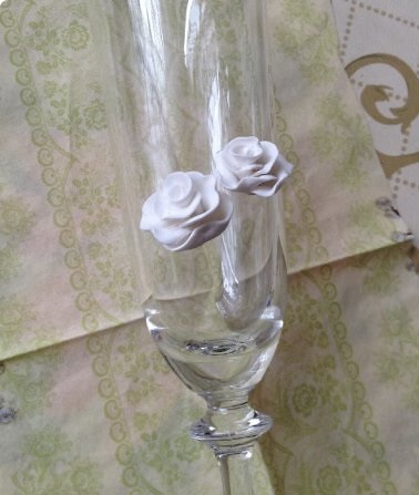 DIY-Wedding-Cups-with-Polymer-Clay-Roses-16