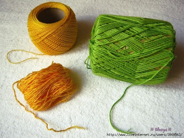 Craft Pretty Yarn Dandelions for Your Home