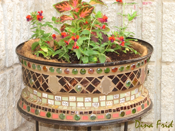 DIY Wonderful Mosaic Planter Using Old Wheel Rim 