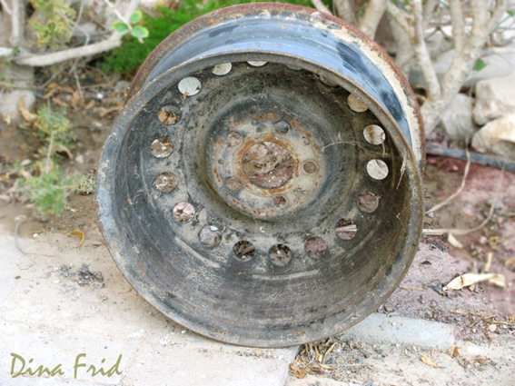 DIY Wonderful Mosaic Planter Using Old Wheel Rim 