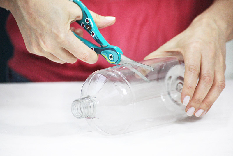 DIY Pretty Hanging Plastic Bottle Vases for Party Decor