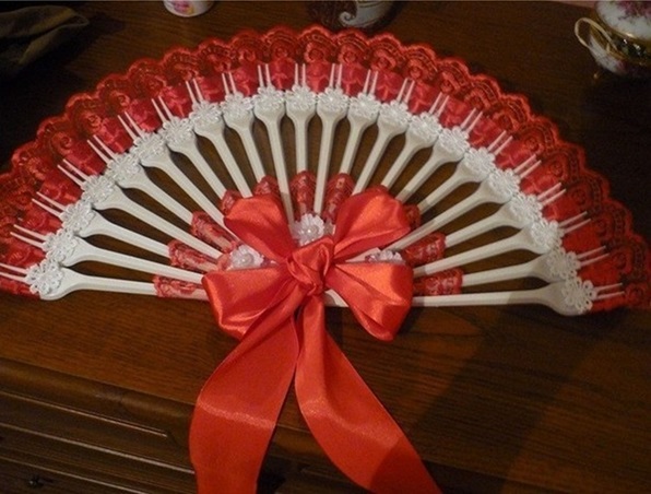 DIY Upcycled Plastic Fork Ribbon Fan