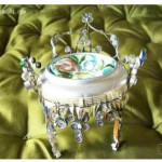 Chairs-With-Recyled-Cans-00-00