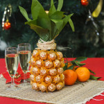 Creative-gift-wrap-ideas-champagne-sparkling-wine-bottle-chocolates-pineapple-1