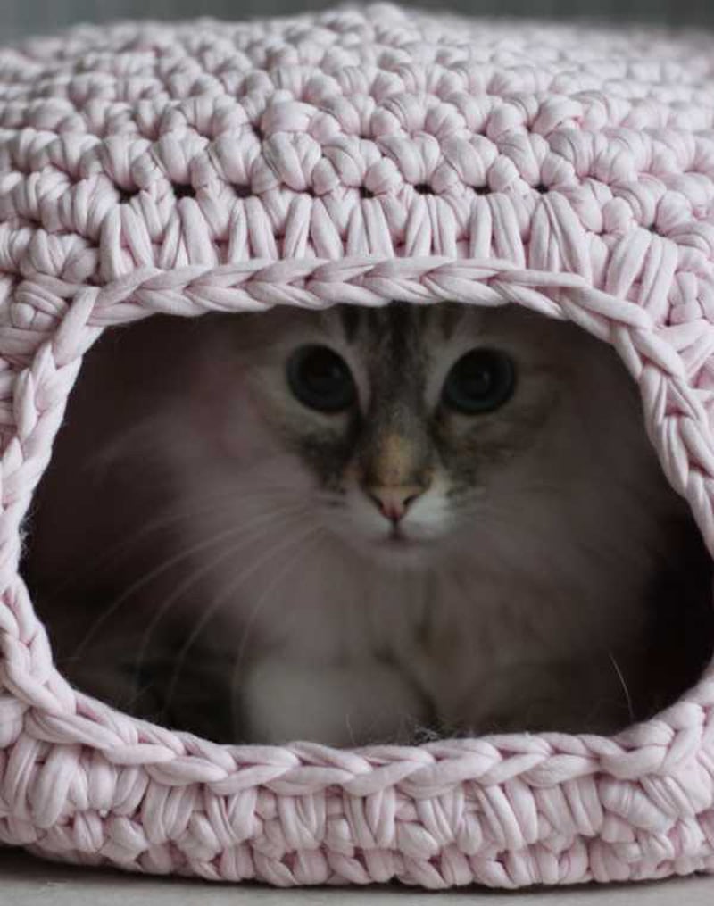 DIY Crochet Cat Cave