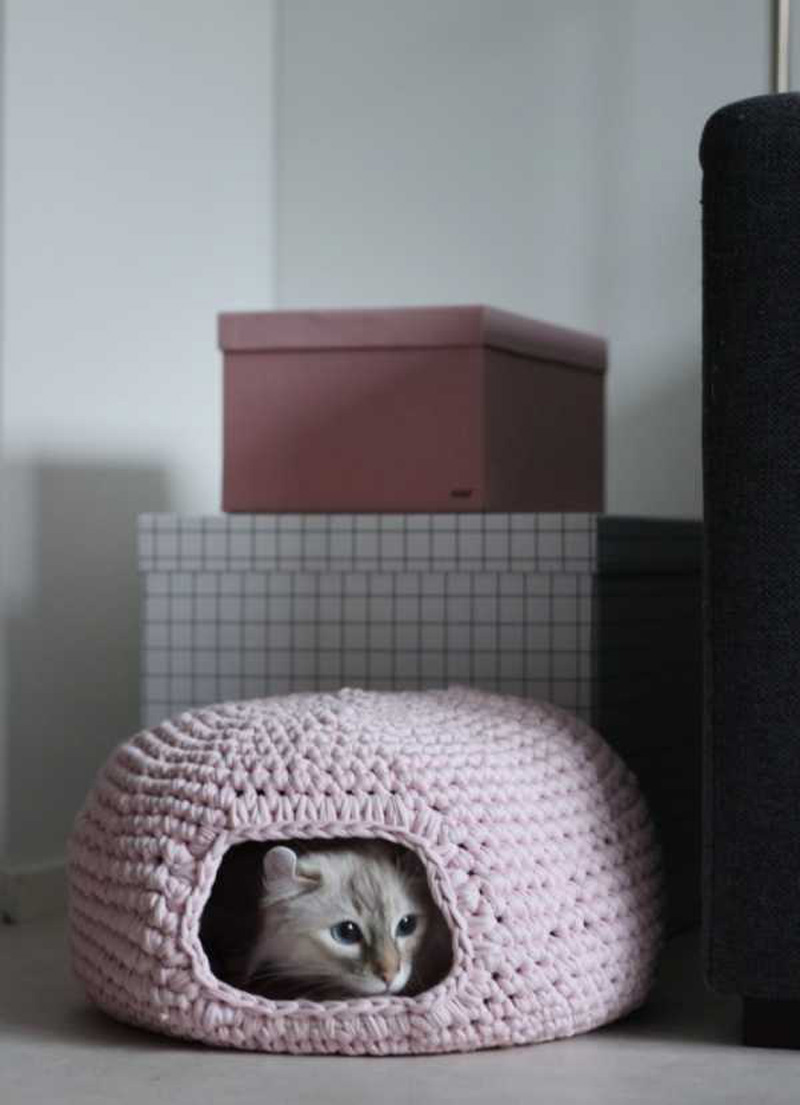 DIY Crochet Cat Cave