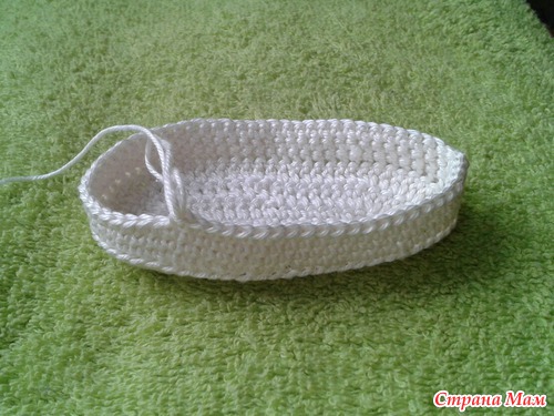 diy-crochet-baby-booties-with-ribbon-tie-02