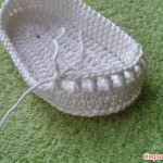 DIY Crochet Baby Booties with Ribbon Tie