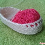 DIY Crochet Baby Booties with Ribbon Tie