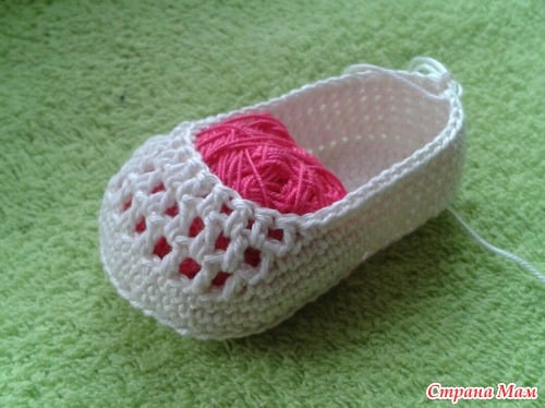 diy-crochet-baby-booties-with-ribbon-tie-09