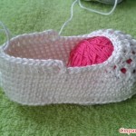 DIY Crochet Baby Booties with Ribbon Tie