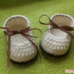 DIY Crochet Baby Booties with Ribbon Tie