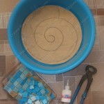 diy-mosaic-stepping-stones-for-the-garden-02