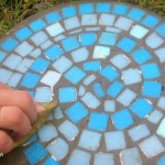 diy-mosaic-stepping-stones-for-the-garden-10