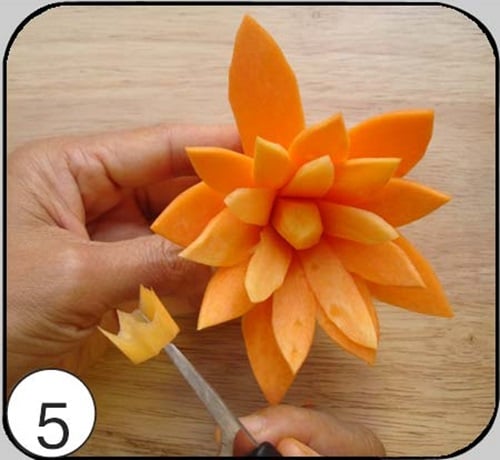 diy-perfect-carrot-flowers-for-salads-garnish-5