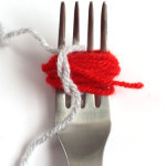 diy-pom-poms-with-a-fork-04