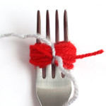 diy-pom-poms-with-a-fork-06