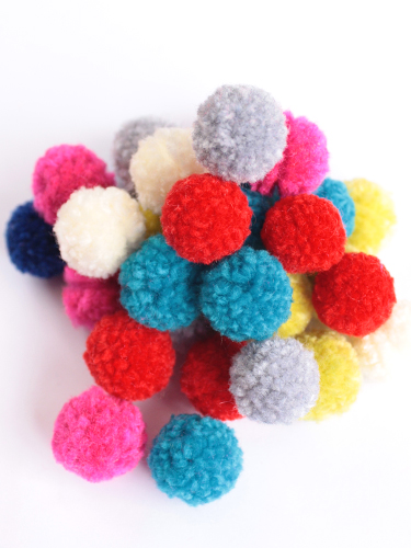 diy-pom-poms-with-a-fork-14