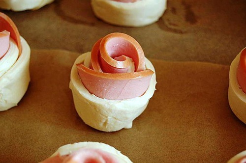 diy-puff-pastry-and-sausage-roses-4