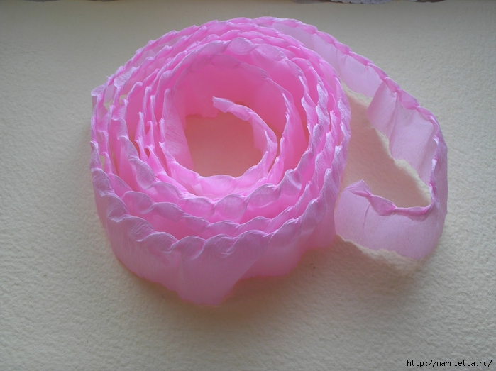 how-to-make-unique-flowers-from-crepe-paper-08