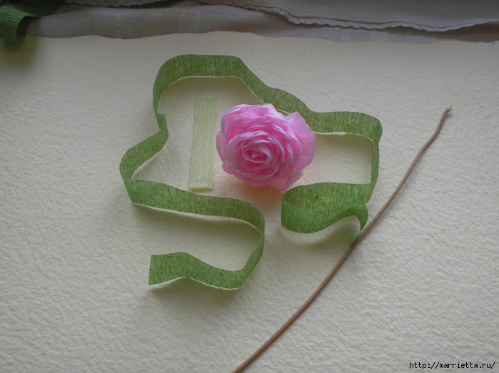 how-to-make-unique-flowers-from-crepe-paper-12