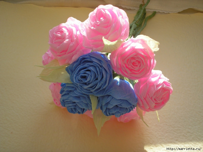 how-to-make-unique-flowers-from-crepe-paper-13