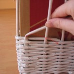 weaving-baskets-with-newspaper-wicker-22