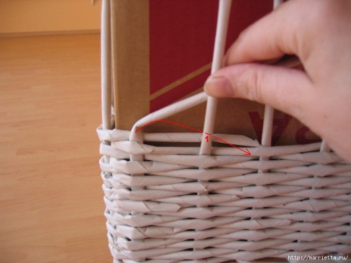 Weaving Baskets with Newspaper Wicker
