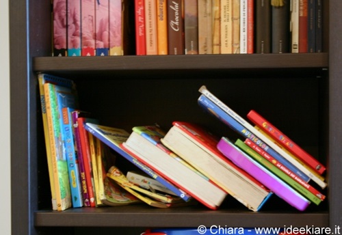 diy-book-organizer-from-recycled-plastic-bottles-02