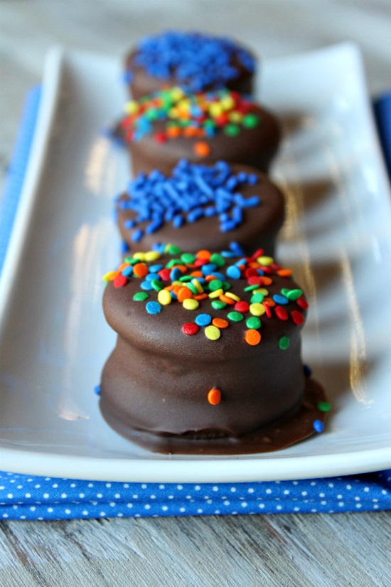 diy-chocolate-dipped-peanut-butter-cup-stuffed-oreos-4