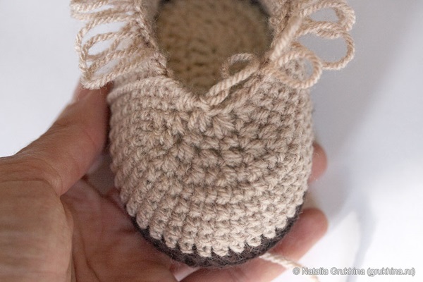 diy-crochet-baby-booties-ugg-style-7
