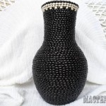 diy-decorated-vase-with-black-and-white-beans -11