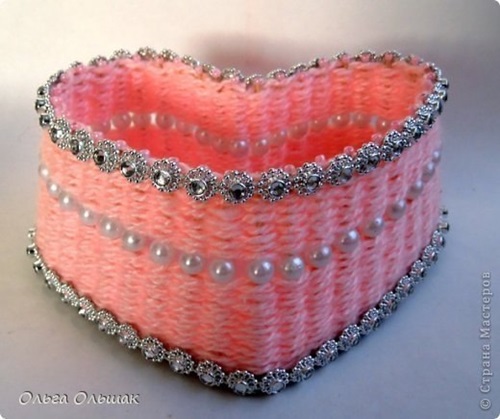 diy-small-heart-shaped-container-with-yarn-9