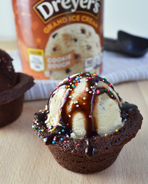 DIY Super Sundae Brownie Bowl with Muffin Tins