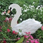 diy-swan-garden-decorations-using-plastic-bottles-01