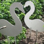 diy-swan-garden-decorations-using-plastic-bottles-02