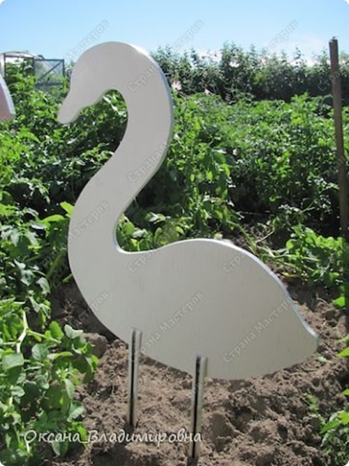 DIY Swan Garden Decorations Using Plastic Bottles