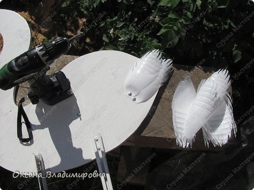 DIY Swan Garden Decorations Using Plastic Bottles
