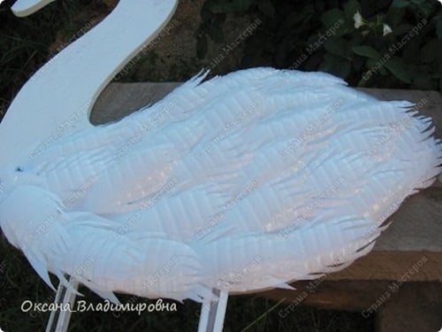 DIY Swan Garden Decorations Using Plastic Bottles