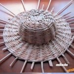 diy-weaving-pretty-hats-from-newspaper-tubes-00-17