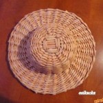 diy-weaving-pretty-hats-from-newspaper-tubes-00-21