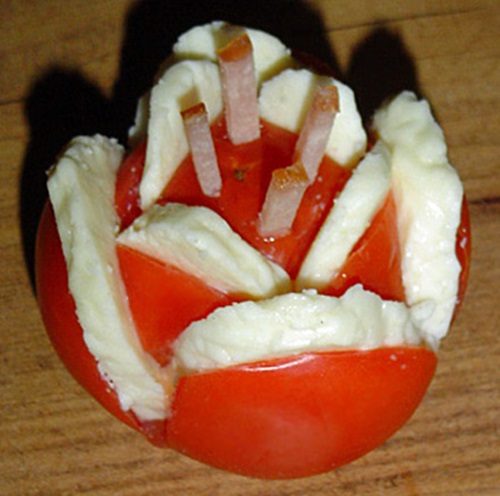 diy-yummy-tomato-and-cheese-flowers-salad-6
