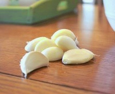 how-to-easily-peel-a-garlic-in-just-seconds-5