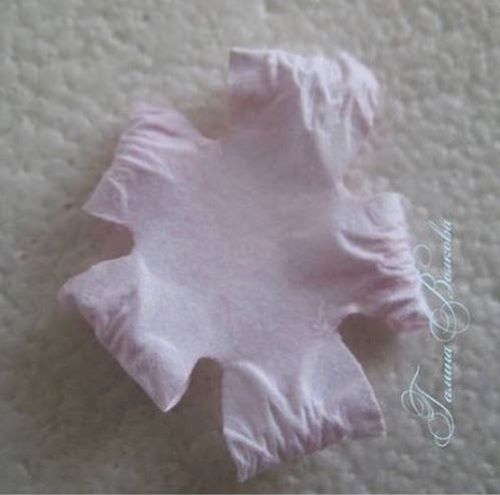 diy-curly-paper-rosettes-07